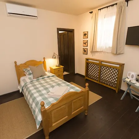 Ratiu House بيت ضيافة 2*