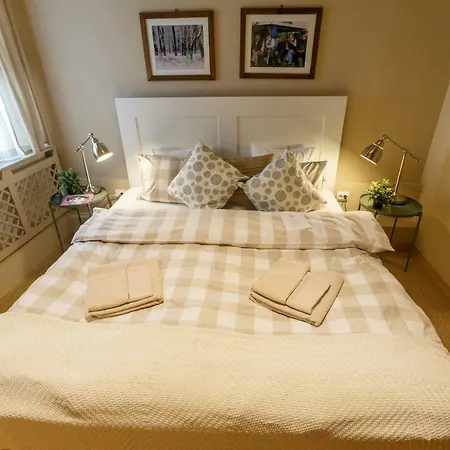 Ratiu House بيت ضيافة 2*